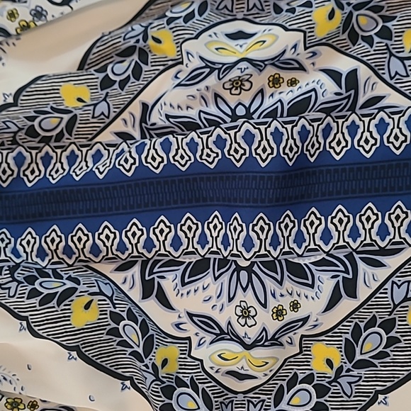 V-neck empire waist patterned dress - Picture 2 of 3